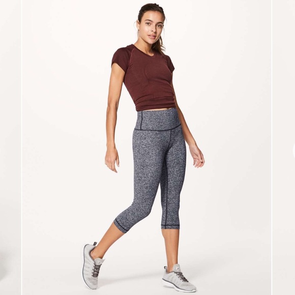 lululemon athletica Pants - Lululemon Wunder Under Hi-Rise 1/2 Tight *17" Leggings Size 6